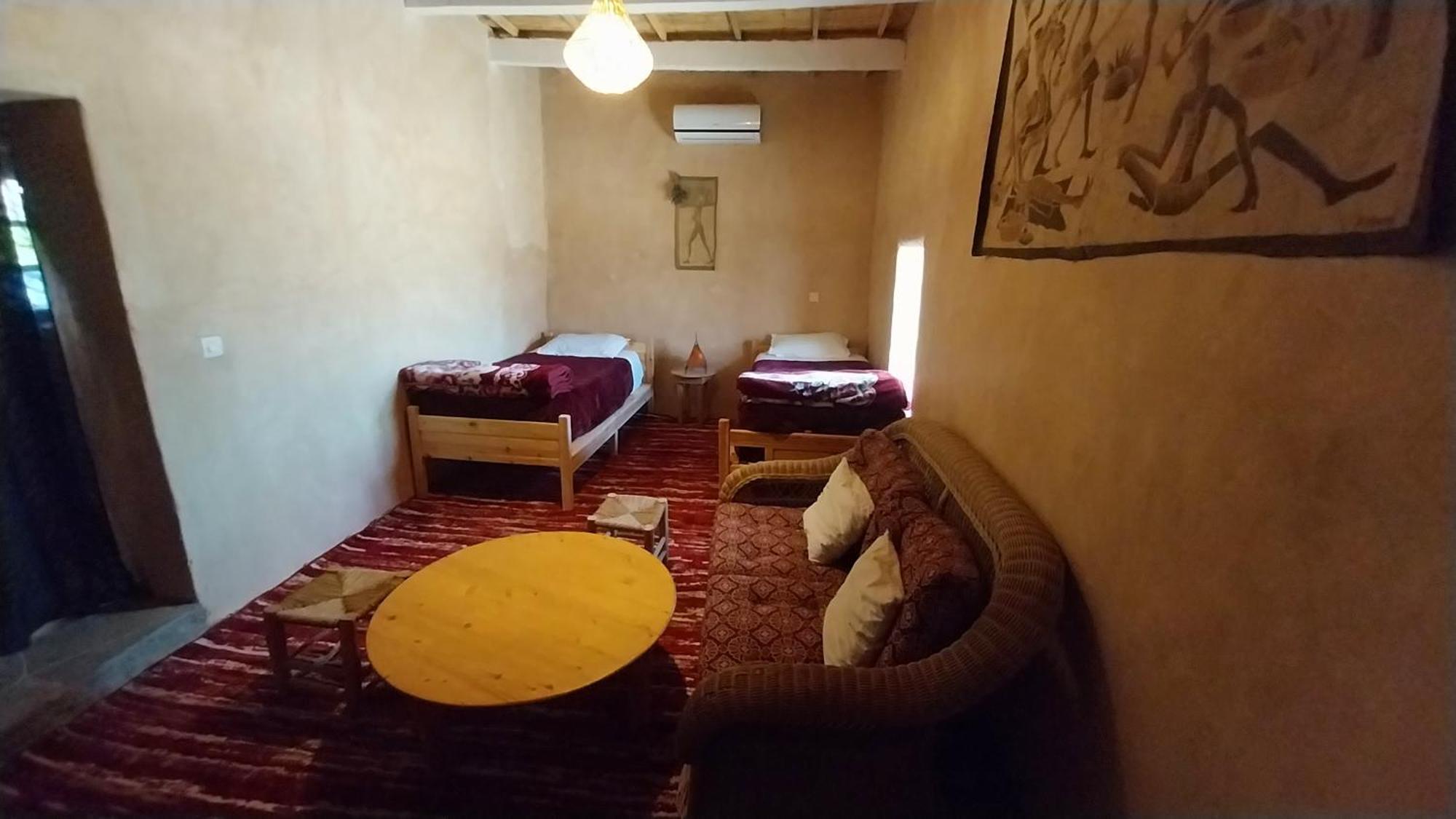 Auberge Bassou Nkob Rum bild