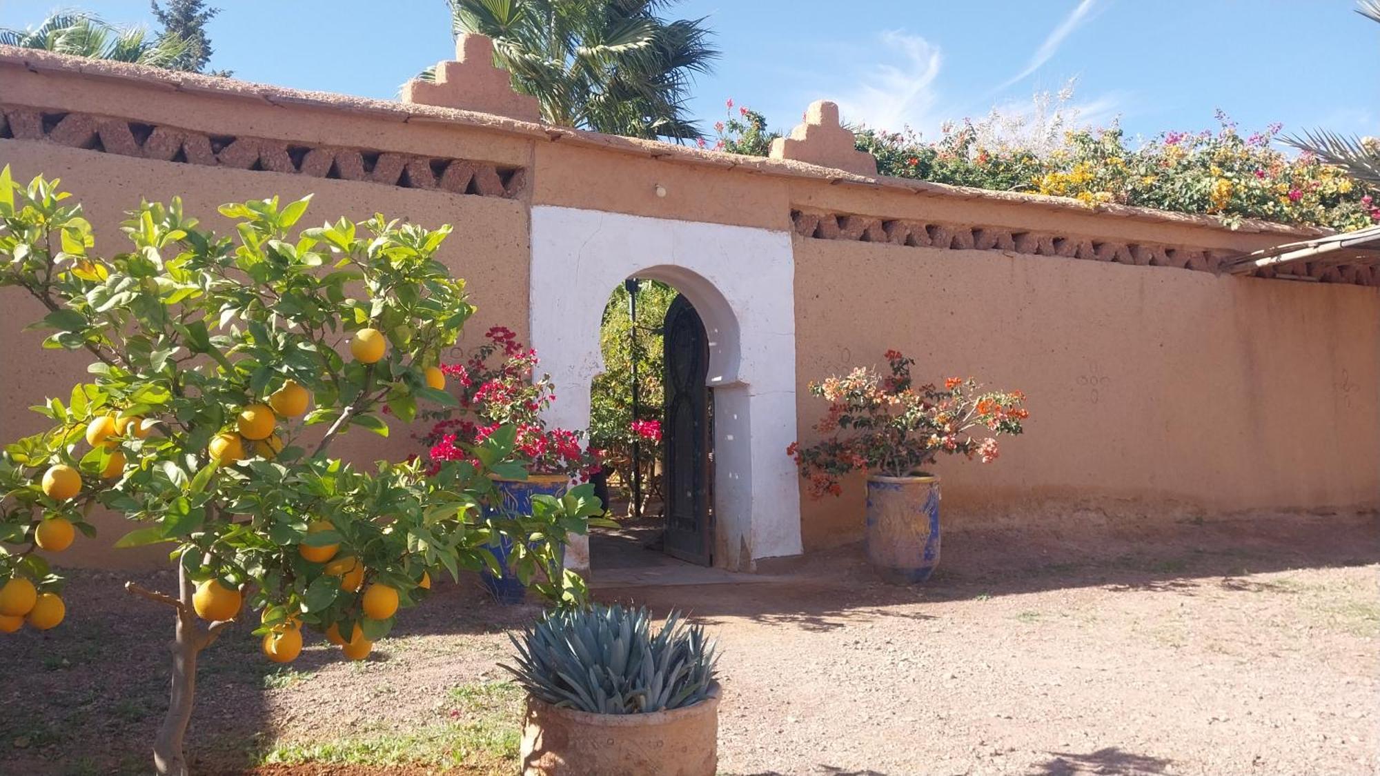 Auberge Bassou Nkob Exteriör bild