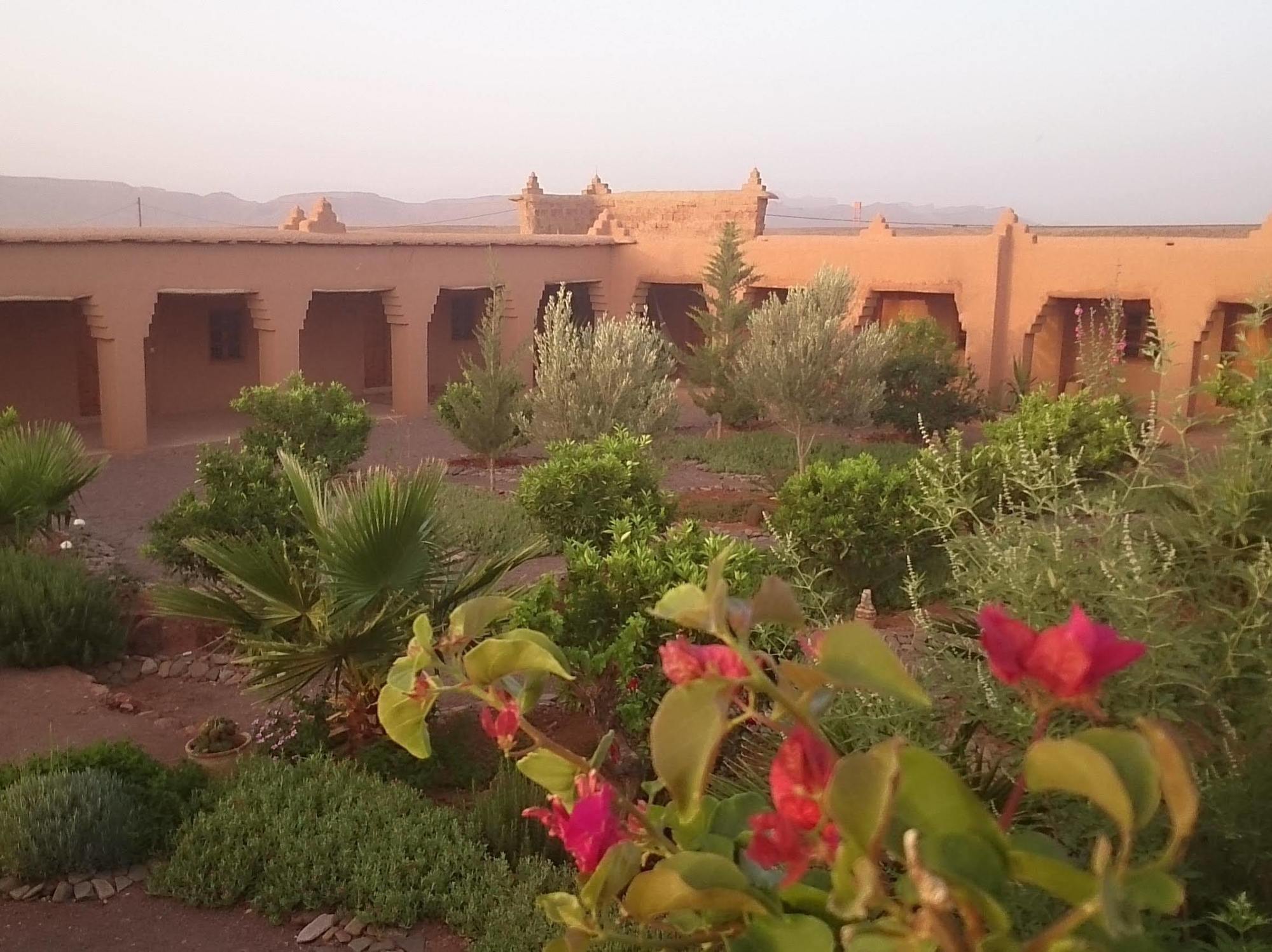 Auberge Bassou Nkob Exteriör bild